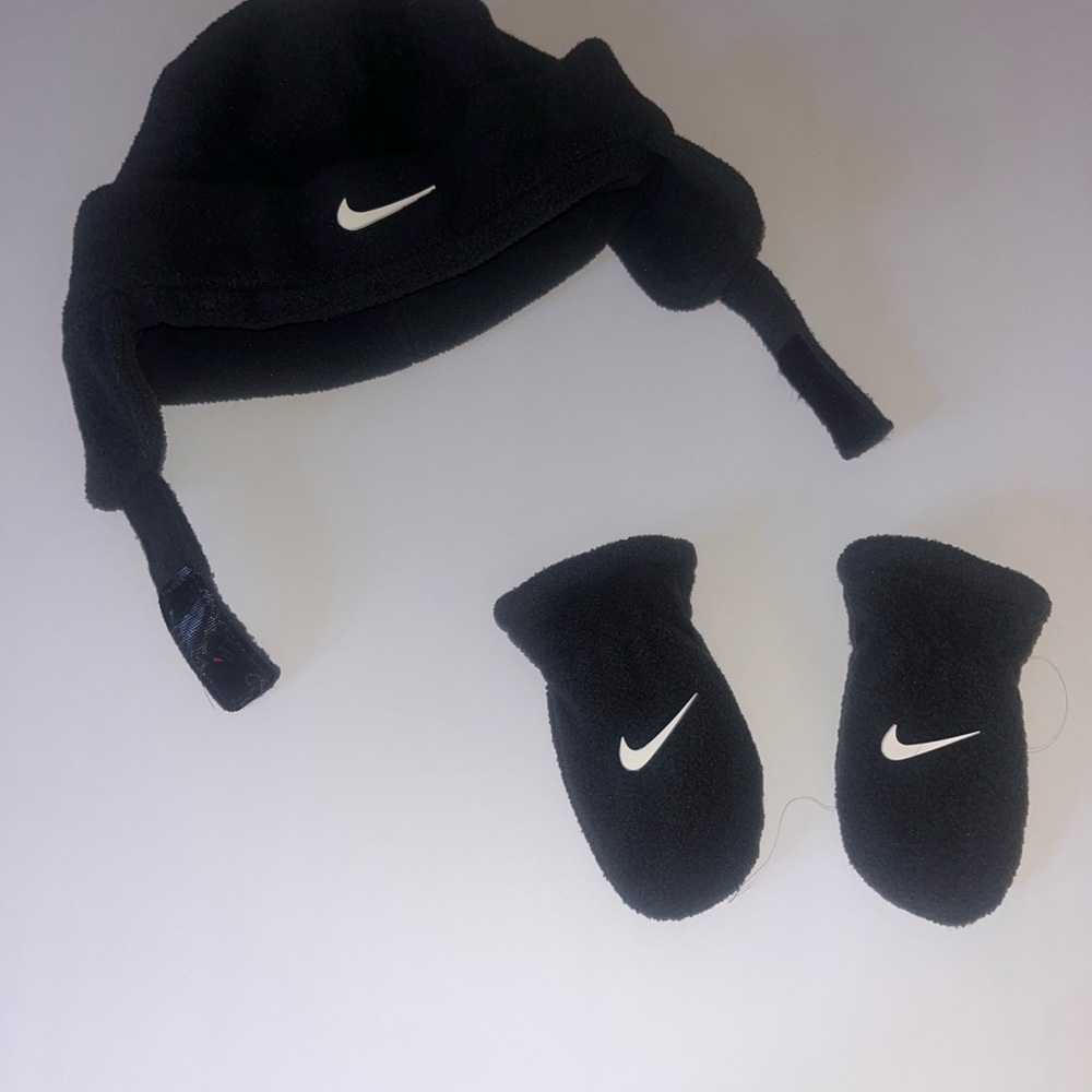 Nike Kids Black Fleece Hat with Mittens